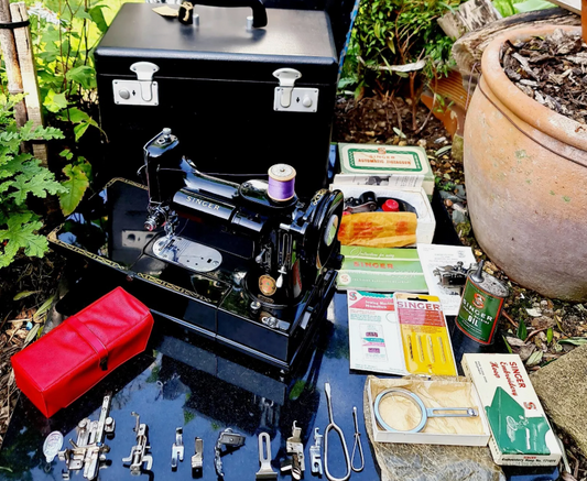 1959 Singer 222K Featherweight Free-Arm Sewing Machine with Accessories